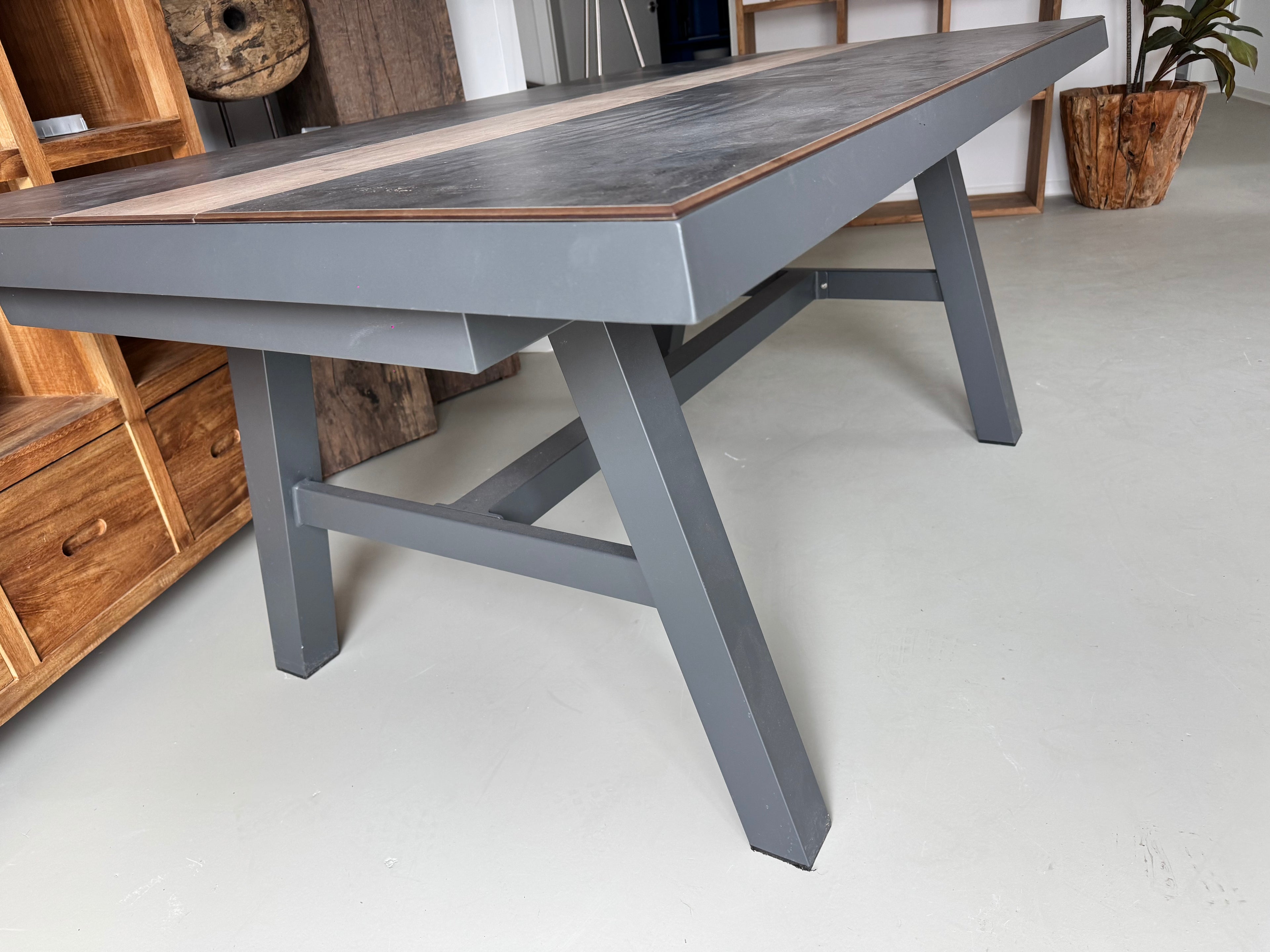 Tischgruppe mit Auszugstisch HPL (max. 2,20 m) inkl. 6 Stühlen