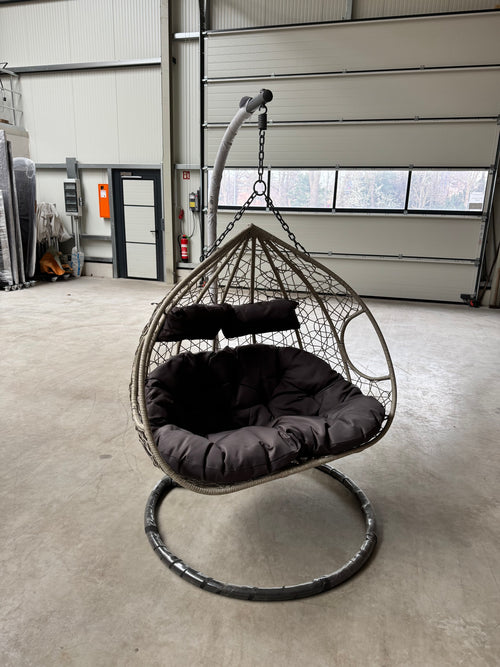 Hängesessel hell, Metallgestell mit Kunststoffgeflecht