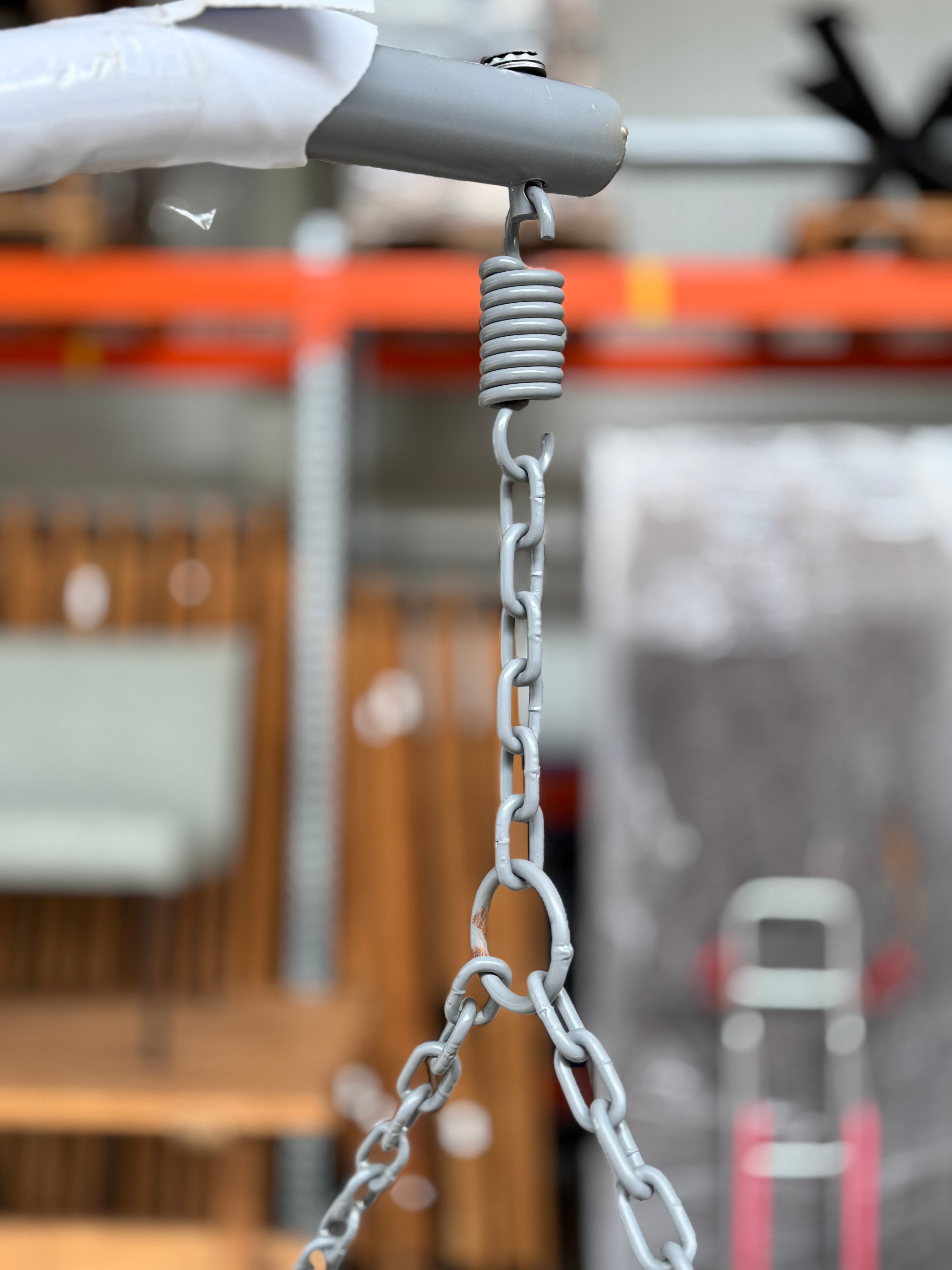 Hängesessel hell, Metallgestell mit Kunststoffgeflecht